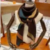 Дизайнерский шерстяной шелковый шарф для женщин 2020 Новые женские зимние шали шарфы Пашмина модное длинное кольцо 140x140см Рождественский подарок Dropsh2282