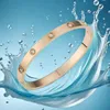 Par Bangle Designer Skruv Fashion Charming Womens Titanium Steel Gold Armband Märke smycken Kvinnor Snabb leverans Jul Mor gåva