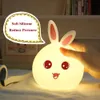 Nattljus söt kanin färgglad röststyrd klapp lampa klappa matande baby sovrum och barn julklapp 240301