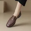 Freizeitschuhe Damen Echtes Leder Runde Zehen Flache Slipper Prägnante Absätze Damen Herbst Mode Mokassin Braun Schwarz Plus Größe 41