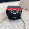 24p Pearl Mini Chain Bag 17cm Makeup Bag Fashion Women Axel Bag Läder Diamond Gold Hårdvara Metallisk lås Lyxig handväska Matelasse Chain Crossbody Bag Wallet