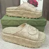 Chinelos de verão de luxo designer em relevo tipo de bloqueio sandálias femininas sapatos impressos em forma de borracha sola grossa sapato macio