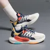 Chaussures décontractées Version coréenne de chaussures de sport de couple bloquant les couleurs pour femmes au printemps et à l'été, chaussures de course respirantes tissées volantes à semelles souples décontractées pour femmes à la mode