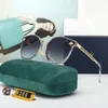Óculos de sol quadrados de armação grande da moda feminina, design de abelha pequena, óculos côncavos para dirigir e viajar