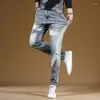 Męskie dżinsy jeansowe jasnoniebieski patchwork mężczyzn streetwear szczupty pestki proste spodnie koreański styl swobodne dżinsowe spodnie