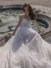 Elegante abito da sposa da donna A Line con scollo a cuore senza spalline senza maniche Abiti da sposa Appliques Abito da treno su misura Abiti da sposa su misura