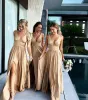 2024 Champagne Gold Long Split BridEMaid Dresses Backless Sexig bröllopsfest klänning stretch Satin Prom Gowns Vestido Madrinha