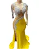 Vestidos de baile amarelo sereia um ombro ilusão cutaway lados mangas compridas apliques sier cristal frisado lado alto split sexy vestidos de noite robe de soiree