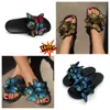 2024 Diseñador Sandalia Clog Slide Hombres Mujeres Flip Flop Hebilla Stock Sliders Piel Al aire libre Moda Zapatillas de verano Zapato GAI 36-45