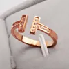 Designer Corea dongdamen acciaio al titanio doppia t anello aperto femminile in oro rosa coppia netta rossa tendenza del Giappone e del sud