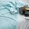 Tröskor sätter kylfilt för sängen silkeslen luftkondition täcke lätt kyld sommar täcke med dubbel sida kall kylning tyg yq240313