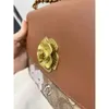 Sac de créateur usine en ligne vente en gros au détail style moyen printemps nouveau rivet camélia sac pour femme sentiment vieille fleur chaîne sous les bras épaule unique