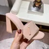 Chunky Heel Sandals 1/5.5/9.5cm Designer klackar mulor glider tofflor kvinnor skor platt komfort tofflan klassisk brev strass toppkvalitet patent läder vit svart svart