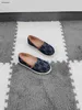 Ny baby stickad skor designer denim barn sneakers storlek 26-35 box skydd rutnät brev tryck flickor avslappnade skor 24mar