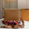 2024 Neue Designer -Tasche Crossbody Bag Coussin Bag Denim Stil Frauenkettenumhängende Umhängetasche Modebriefgeprägter Brieftasche Handtasche große Kapazität Einkaufstasche