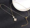 2024 Luxury Designer Classic Diamond Classic Flower Four-Leaf Clover Pendant Charm Necklace Simple Natural Fashion Party Birthday Present Man Woman No Box