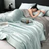Comforters Ställ in 100% Lyocell Silk Summer Quilt Solid Color Smooth Ice Cooling Comporter Silkeslyft Mjukt Cool Summer Filt för sängen YQ240313