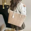 Shop Factory Wholesale Large Capacity Fashionable Handbag for Women 2024 Ny high-end tryckt axelväska Mångsidig tote