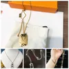 F24O halsband Fashion Necklace Love Designer Pendant Gold Diamond Gift With Brand Sier Charm Summer Long Chain New Engagement Travel Necklace No Fade