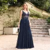 Sexiga rygglösa nya aftonklänningar Dark Navy Chiffon Appliques A Line Sheer V Neck Long Party Prom Gowns CPS3038