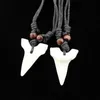 Anhänger Halsketten Goth Zubehör Weiße Imitation Haifischzahn Halskette Für Frauen Einstellbare Seil Kette Gothic Punk Schmuck Großhandel GeschenkL242313