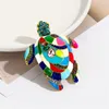 Broches de moda colorido esmalte océano tortuga diseño de lujo con incrustaciones de diamantes de imitación Metal broches de animales pines para hombres mujeres regalos