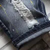 Mäns jeans högkvalitativa lösa byxor rak denim kort gata sommarhål perforerad plus storlek