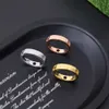 Kobiet projektantka pierścienia mężczyzn Pierścień serca puste gwiazdy Pierścienie tytanowe grawerowane grawerowane literę Pierścień ślubny