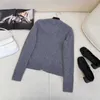 Maglieria da donna Tees Designer 2024 inizio primavera nuovo temperamento minimalista versatile grigio chiaro riducendo l'età maglione cardigan con bottoni diamantati per le donne RE4H