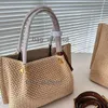 2024 Designer Tote Bag Raffias Straw Beach Shoulder Handväskor Stora 38 cm Fashion Crochet Purse Women Rivet Bag Metal Wallet Crossbody Luxury Makeup Clutch