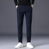 Autumn Winter Pants Män förtjockar fleece -fodrad varm elastisk midja utomhus Sweatpants Fashion Slim Gray Suit byxor Male 240304