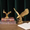 Miniature Resina Aquila reale Modello in miniatura Statua Collezione d'arte Ornamento Scultura Bellezza Vento Desktop da ufficio Decorazione Feng Shui