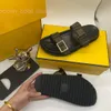 Designer Slippers Sandalen Designer Merk Mode Lederen Borduren Gesp Casual Schoenen Strand Schoenen Maker Vrouwen Mannen Zomer Dikke Zolen Zwarte Kamer Schoenen