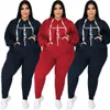トレンディトラックスーツセットプラスサイズの女性服2ピースセットファッションポケットスウェットシャツプリントストレッチスポーツパンツスーツ卸売240229
