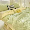 Dekbedsets Koreaanse stijl seersucker gewassen katoenen zomerdekbed Vierdelige set Blote slaapdekbed Zomerdeken Luchtbare hoes YQ240313