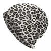 Bérets Tropical Wild Animal Leopard Skullies Bonnets Casquettes Unisexe Hiver Chaud Tricot Chapeau Fourrure Peau Bonnet Chapeaux Casquette De Ski En Plein Air