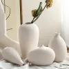 映画モダンホワイトセラミック花瓶リビングルームの装飾陶器と花のための磁器ポット装飾デスクトップのフィギュアホーム装飾