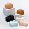 Bolsas de cosméticos Bolsa de maquillaje de PU impermeable portátil para viajes: gran capacidad y artesanía exquisita hecha en blanco lechoso