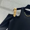 Abiti casual di base Designer ragazza piccante in pelle con bottoni e fiocco sulla spalla Abito a maniche lunghe Catena Abito nero lavorato a maglia in cotone morbido e confortevole alla moda