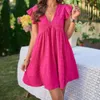 Vestido feminino de verão com decote em V babado saia curta cor sólida elegante