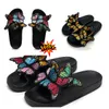 2024 Designer Sandal CLOG SLOG SLOGS MÄNNER Kvinnor Flip Flops Buckles Stock Slider Päls utomhus Fashions Summer Slipper Shoes Gai 36-45