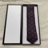 Neckband Ny företag 2023 Designer Mens Silk Neck Ties Kinny Slim smal polka prickade brev Jacquard Woven Slipsar handgjorda i många stilar med låda L240313