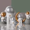 Nordic Resin Creative Astronaut Sculpture Figurine Store Craft Desk Home Decoration Accessories Modern Birthday Gift Cartoon Y0107297V