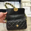 23K Damen dicke Kette Schulter WOC Taschen echtes Leder Gold Metall Hardware Matelasse Kette Unterarm Geldbörse Telefon Kartenhalter Outdoor Geldbörse 19X12CM Schwarz Weiß