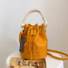 Borsa firmata The Bucket Bag Borse da sera Borse a tracolla Borse a tracolla da donna Borse a tracolla Designer Fashion Famous Cross Body Coulisse in rilievo all'ingrosso