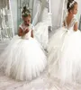 Pas cher Belle Blanc Ivoire Robes De Fille De Fleur Pour Les Mariages Dentelle Perles De Cristal Ceinture Cap Manches Filles Pageant Robe De Bal Enfants Commun9304843