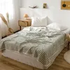 Comforters sätter enkla randiga 100% bomull sommar quilt mjukt hudvänlig enkel dubbel filt för sommar tvättbar luftkonditionering täcker yq240313