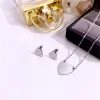 Set di gioielli di moda Europa America di alta qualità Set di collane con orecchini in oro placcato 18 carati in acciaio al titanio da donna con pendente a cuore con lettera G