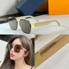 نظارة شمسية مربعة مصممة للمعادن للسيدات الأنيقة والفاخرة ، Gafas de Sol مع معبد الأزرار مع Logo Pattern Panel Ags