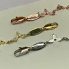 Łańcuch projektantów bransoletki Piękne czterolistne bransoletki koniczyny na przyjęcia weselne Złote srebrne różowe złoto Opcjonalna biżuteria bransoletki
